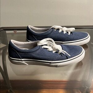 NWOT Eddie Bauer size 9 Chatham Lace Sneaker